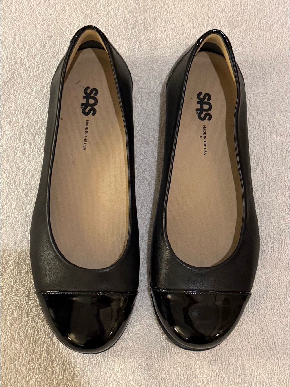 SAS Black Leather Flats with Patent Cap Toe Size 8.5 Wide